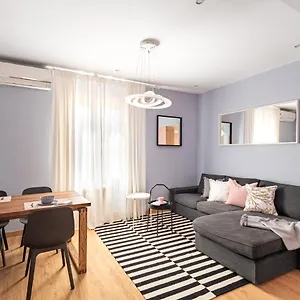 three-bedrooms-apartment.topbarcelonahotels.com/